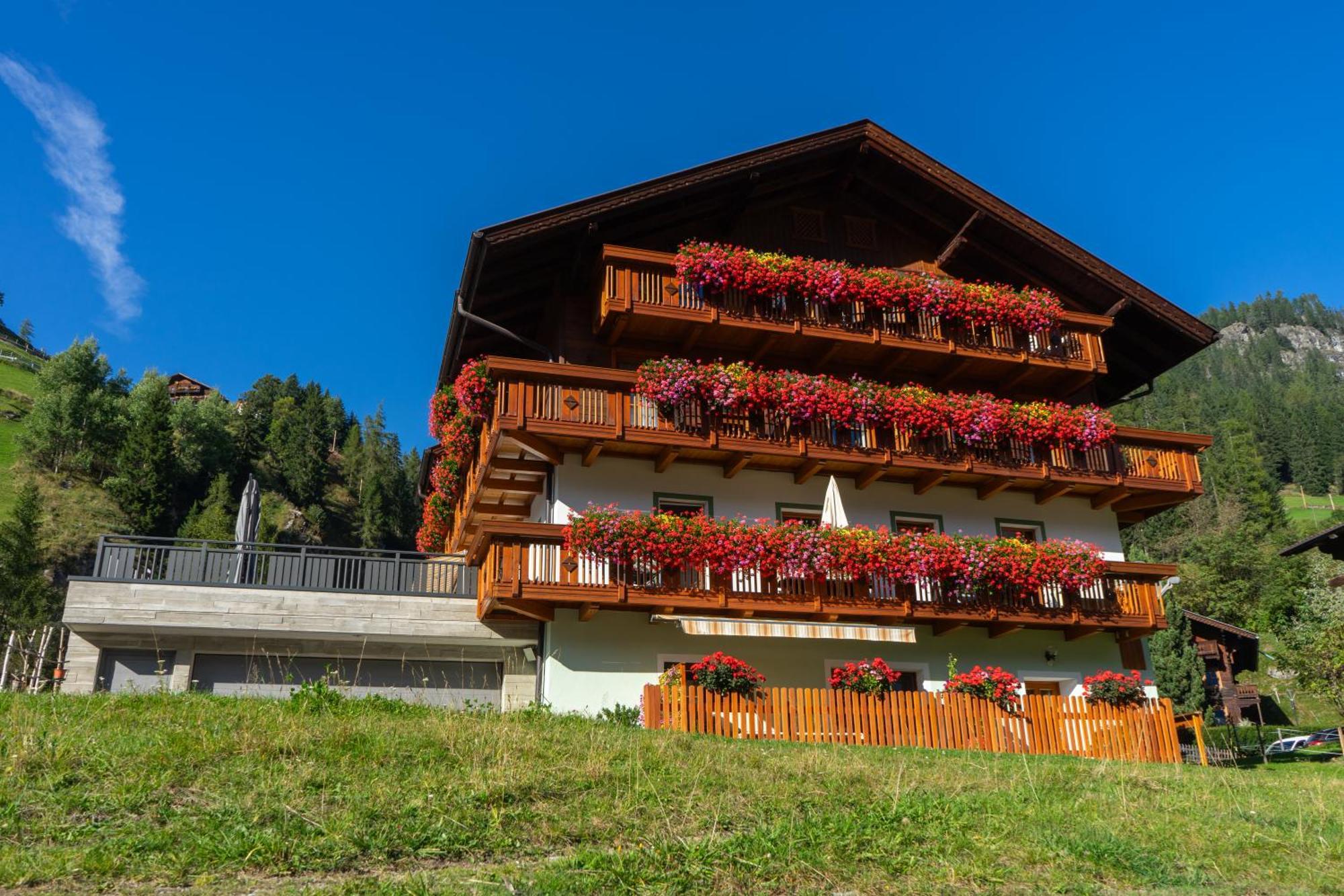 Gaestehaus Berger St. Jakob in Defereggen Exterior foto