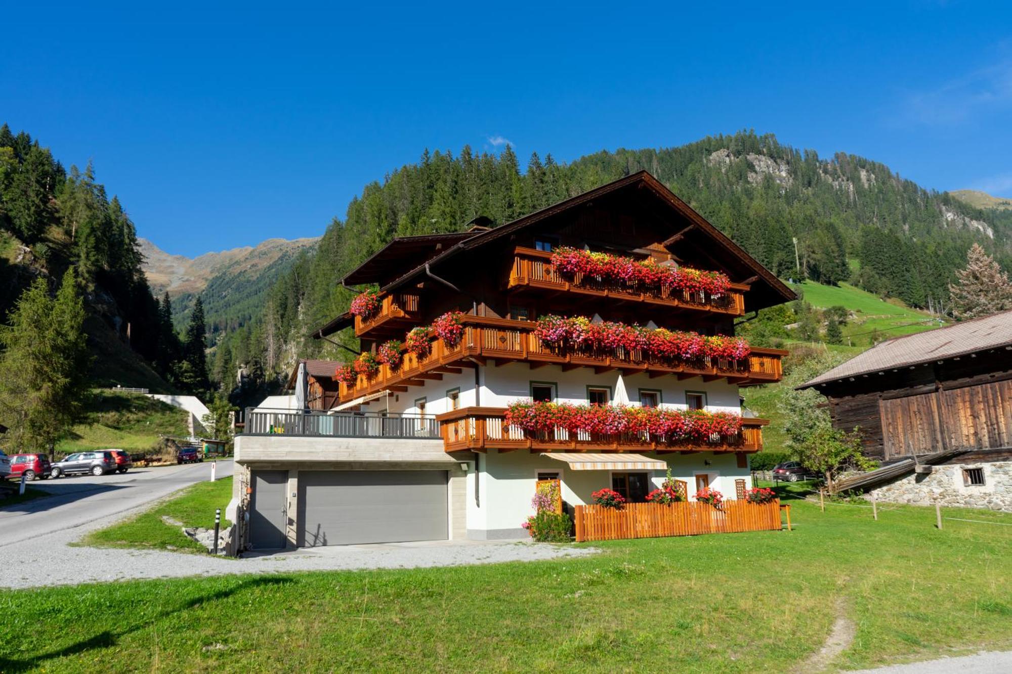 Gaestehaus Berger St. Jakob in Defereggen Exterior foto